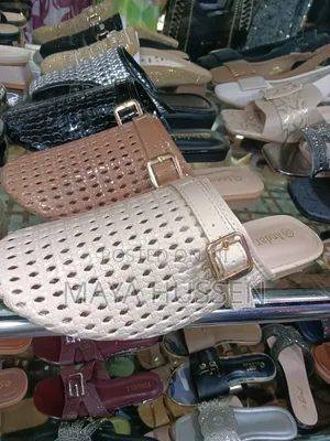 Stylish Woven Cut-Out Mule Clogs With Gold Buckle Accent