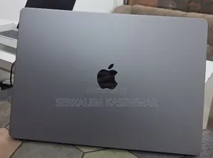 New Laptop Apple MacBook Air 2024 M3 8GB Apple M3 SSD 512GB