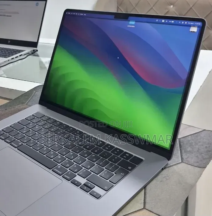 New Laptop Apple MacBook Air 2024 M3 8GB Apple M3 SSD 512GB