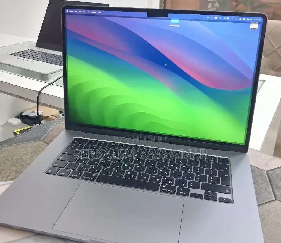 New Laptop Apple MacBook Air 2024 M3 8GB Apple M3 SSD 512GB