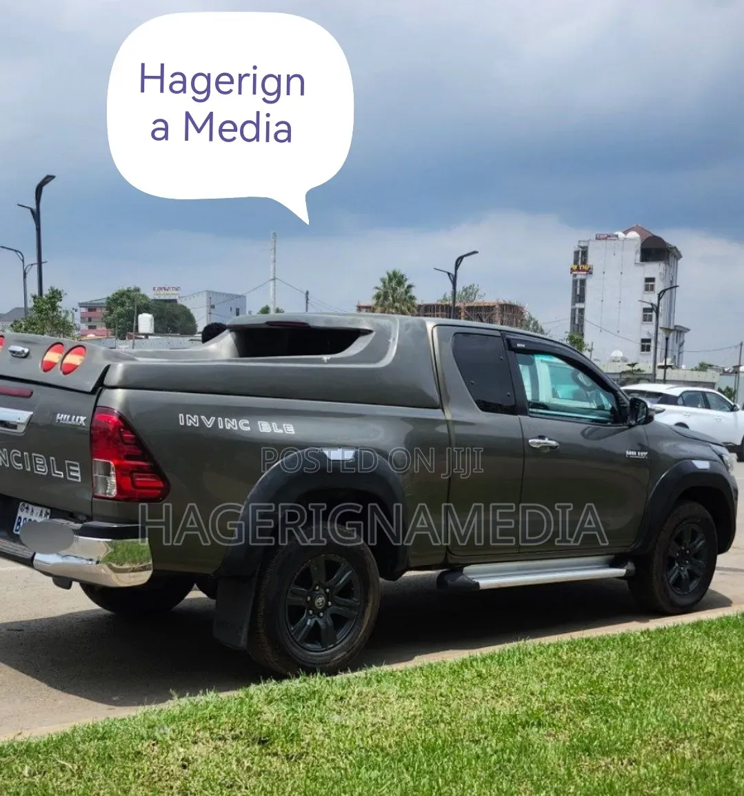 Toyota Hilux 2019 Gray
