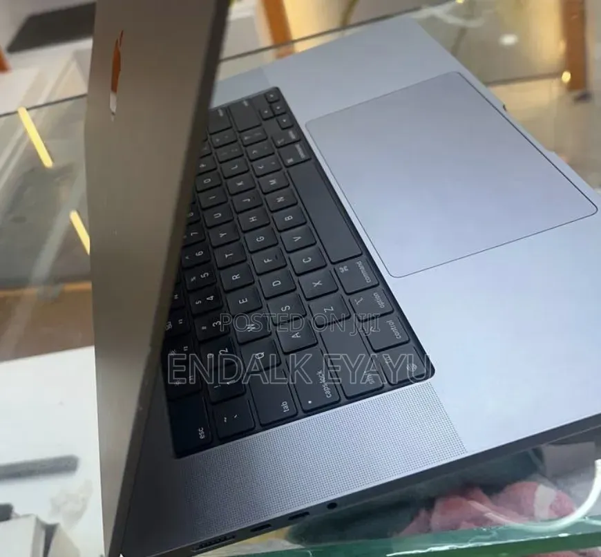 New Laptop Apple MacBook Pro 16GB Apple M1 Pro SSD 512GB
