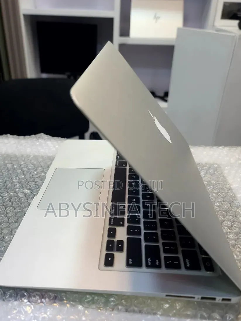New Laptop Apple MacBook Air 2017 8GB Intel Core i5 SSD 128GB