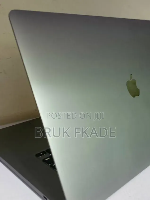 New Laptop Apple MacBook Pro 2019 16GB Intel Core i9 SSD 1T
