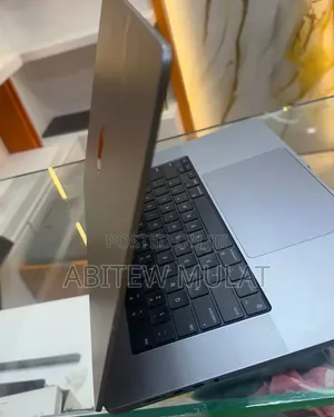 New Laptop Apple MacBook Pro 2021 M1 16GB Apple M1 Pro SSD 512GB