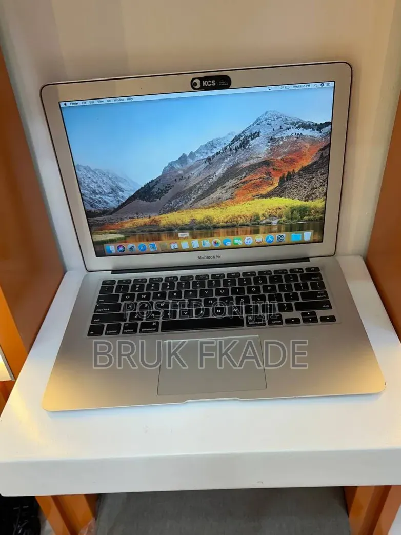 New Laptop Apple MacBook 2017 8GB Intel Core i5 SSD 256GB