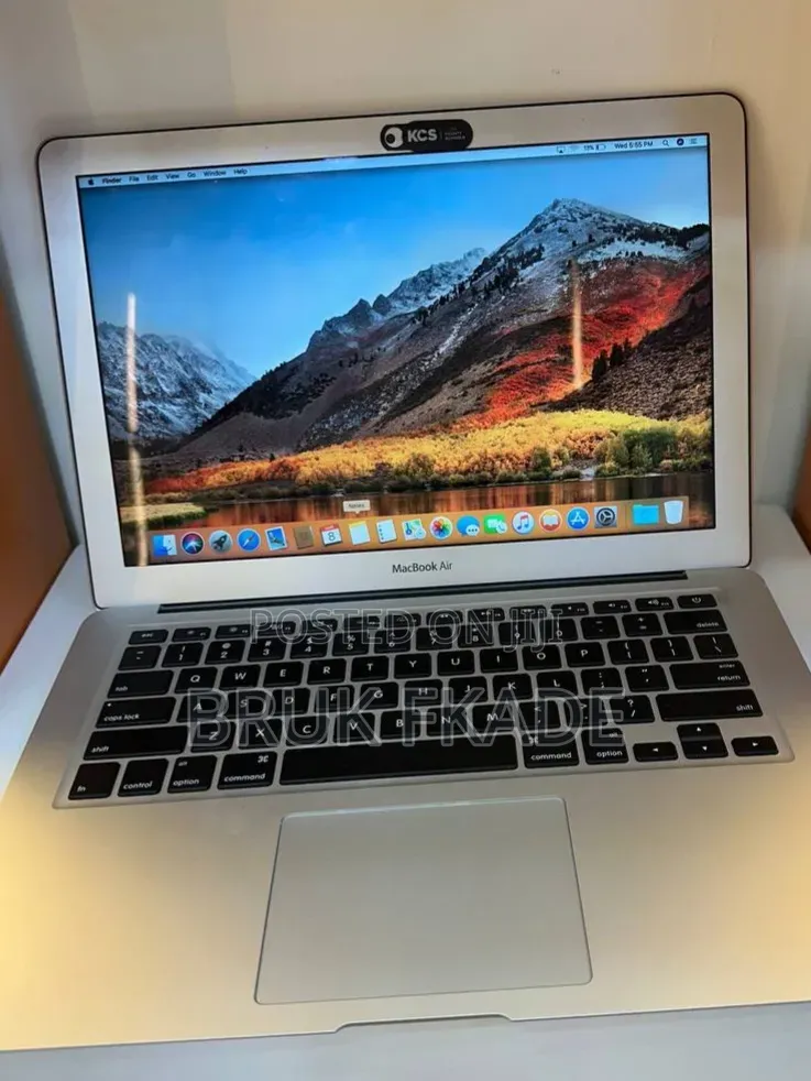 New Laptop Apple MacBook 2017 8GB Intel Core i5 SSD 256GB