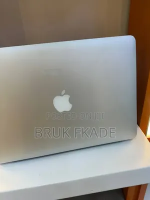 New Laptop Apple MacBook 2017 8GB Intel Core i5 SSD 256GB