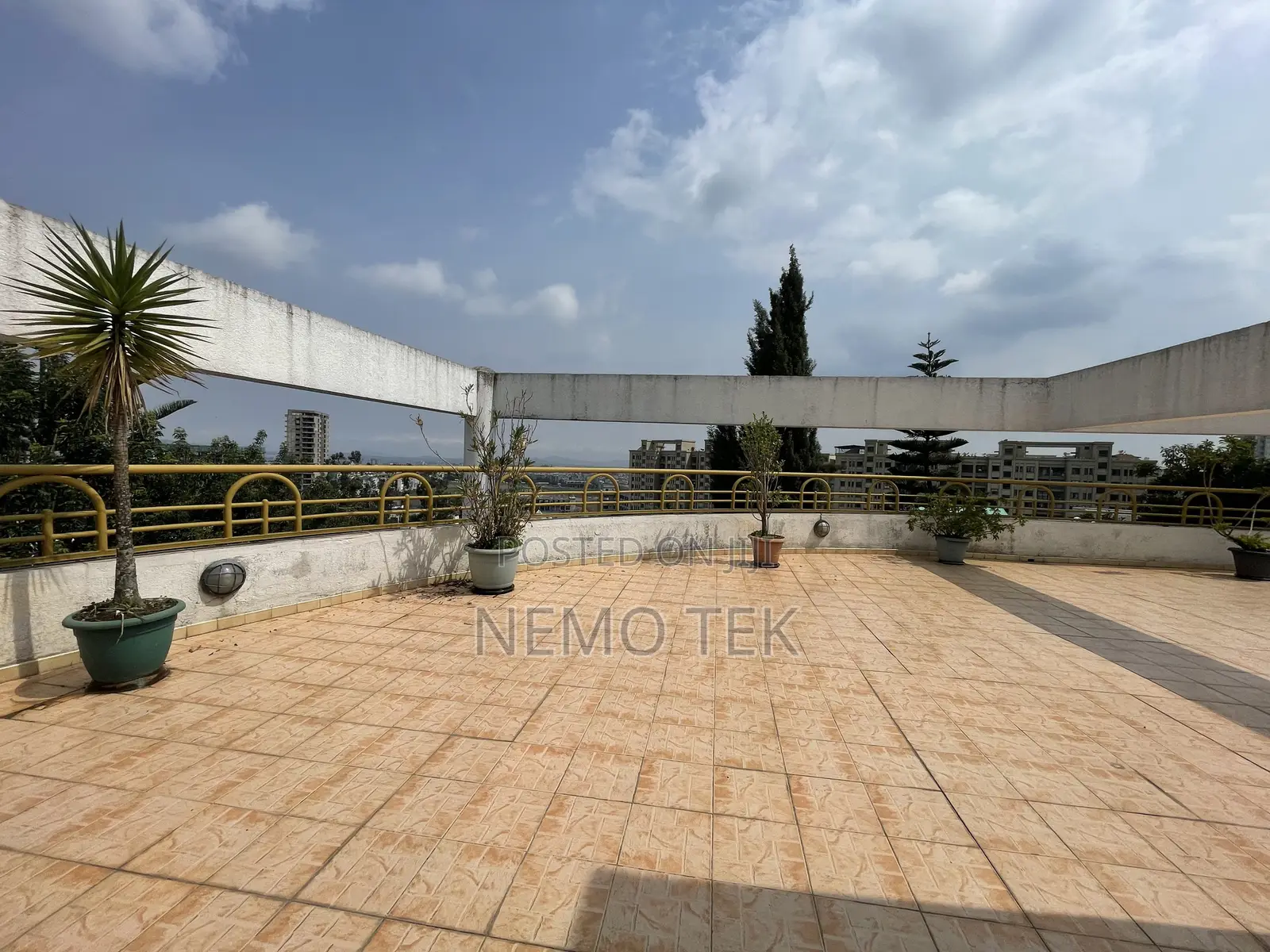 5bdrm Mansion in Luke Real Estate, Yeka for rent