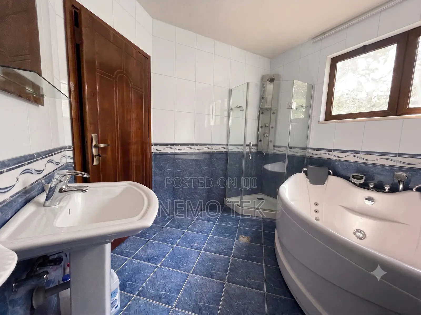5bdrm Mansion in Luke Real Estate, Yeka for rent