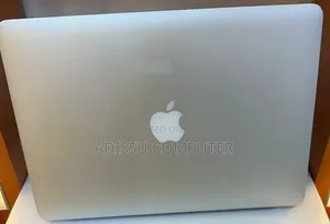 New Laptop Apple MacBook Pro 2017 8GB Intel Core i5 SSD 256GB