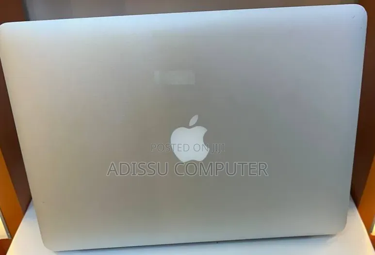 New Laptop Apple MacBook Pro 2017 8GB Intel Core i5 SSD 256GB