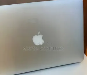 New Laptop Apple MacBook Pro 2017 8GB Intel Core i5 SSD 256GB