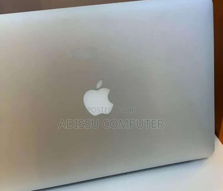 New Laptop Apple MacBook Pro 2017 8GB Intel Core i5 SSD 256GB