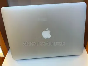 New Laptop Apple MacBook Pro 2017 8GB Intel Core i5 SSD 256GB