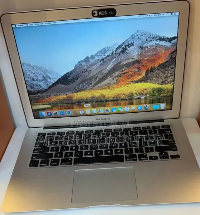 New Laptop Apple MacBook Pro 2017 8GB Intel Core i5 SSD 256GB