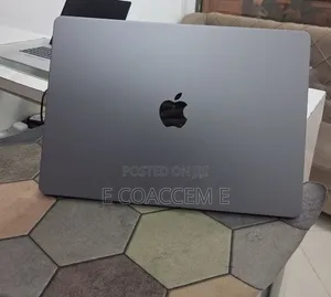 New Laptop Apple MacBook 8GB Apple M3 SSD 512GB