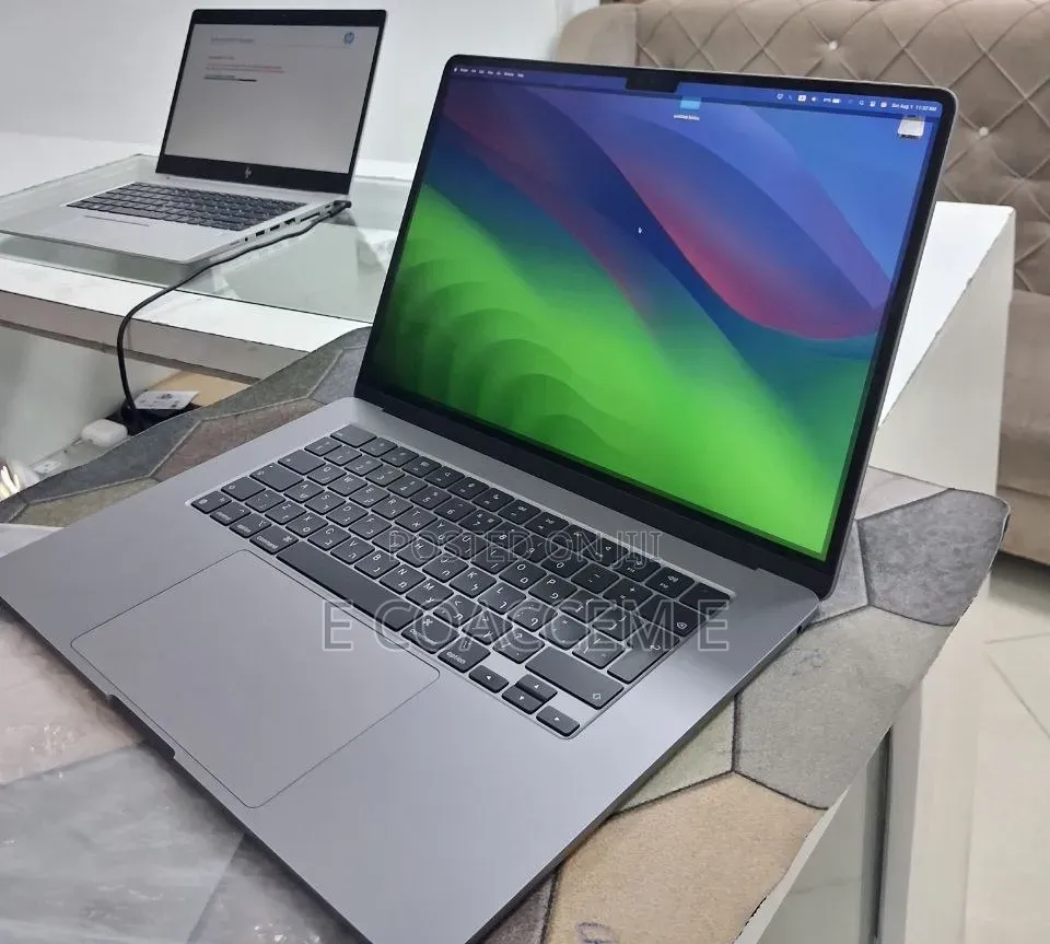 New Laptop Apple MacBook 8GB Apple M3 SSD 512GB