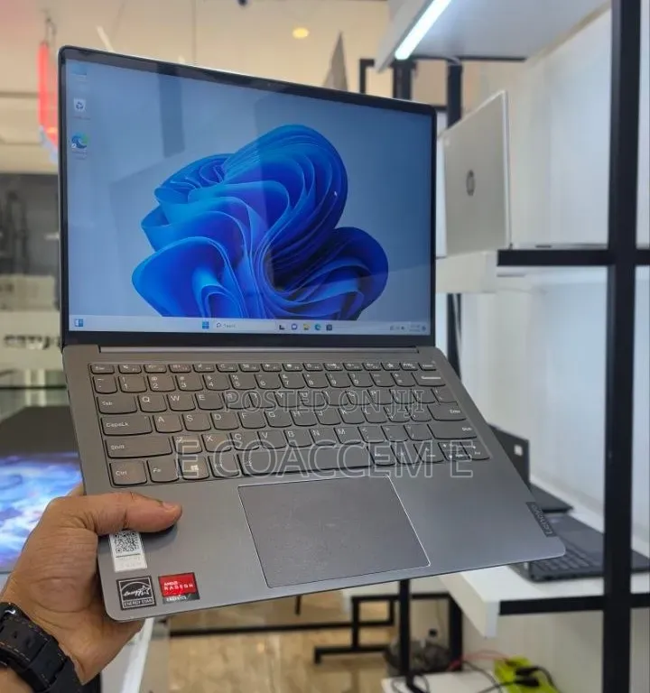 New Laptop Lenovo 16GB AMD Ryzen 7 SSD 512GB