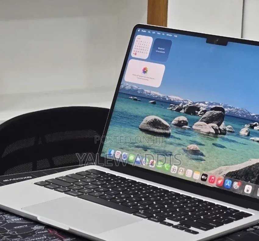 New Laptop Apple MacBook Air 2024 M3 16GB Apple M3 SSD 256GB