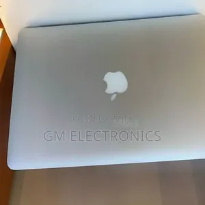 New Laptop Apple MacBook Pro 2017 8GB Intel Core i5 SSD 256GB