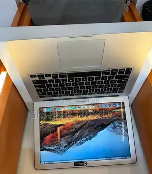 New Laptop Apple MacBook Pro 2017 8GB Intel Core i5 SSD 256GB