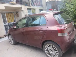 Toyota Yaris Base Hatchback 3dr 2010 Burgundy