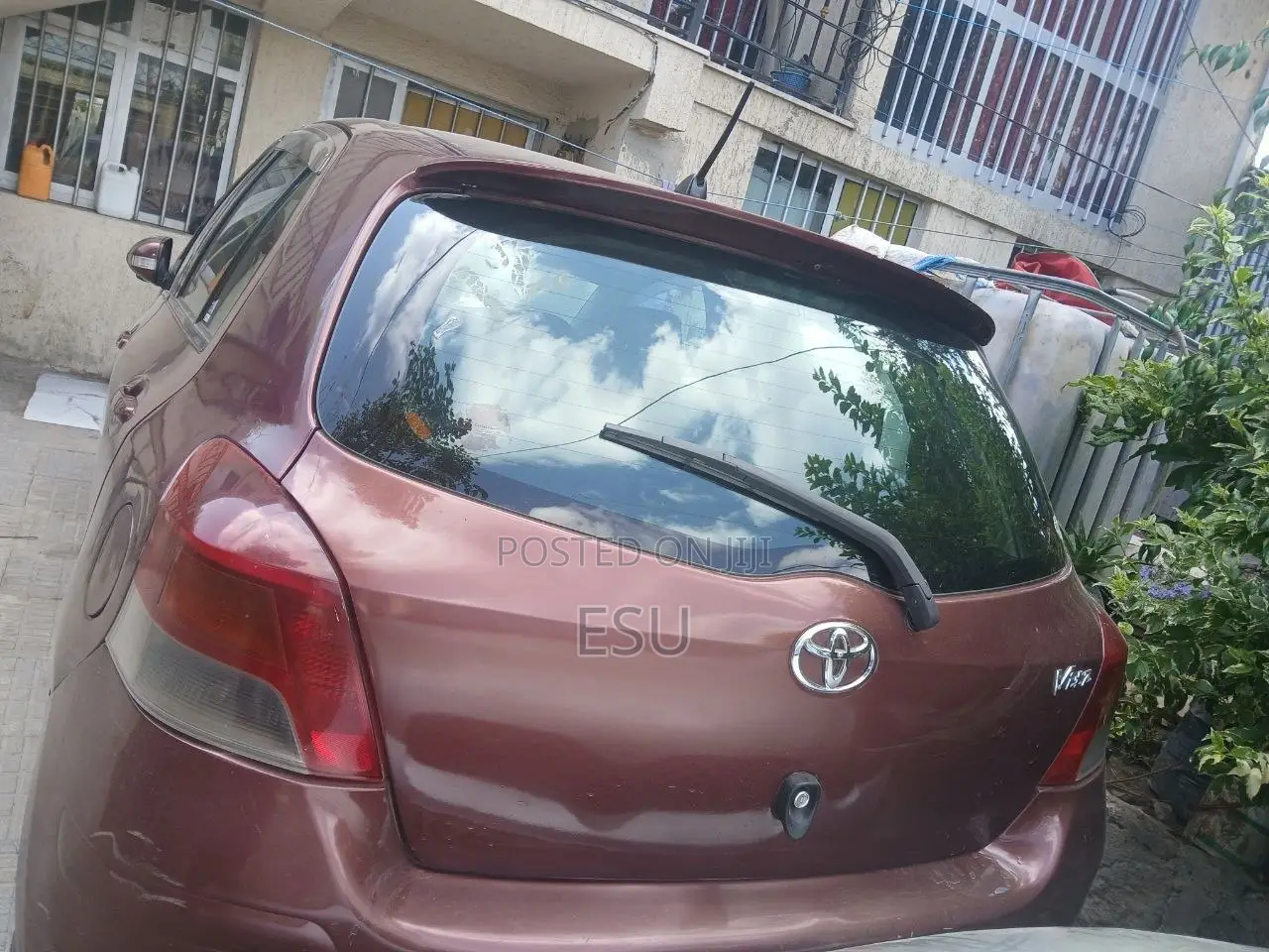 Toyota Yaris Base Hatchback 3dr 2010 Burgundy