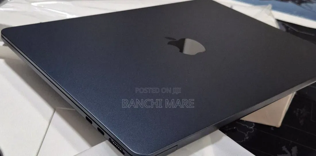 New Laptop Apple MacBook Air 2022 M2 8GB Apple M2 SSD 256GB