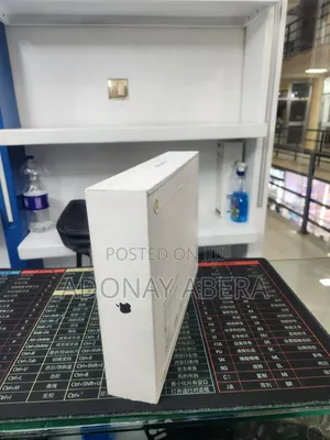 New Laptop Apple MacBook 24GB SSD 1T