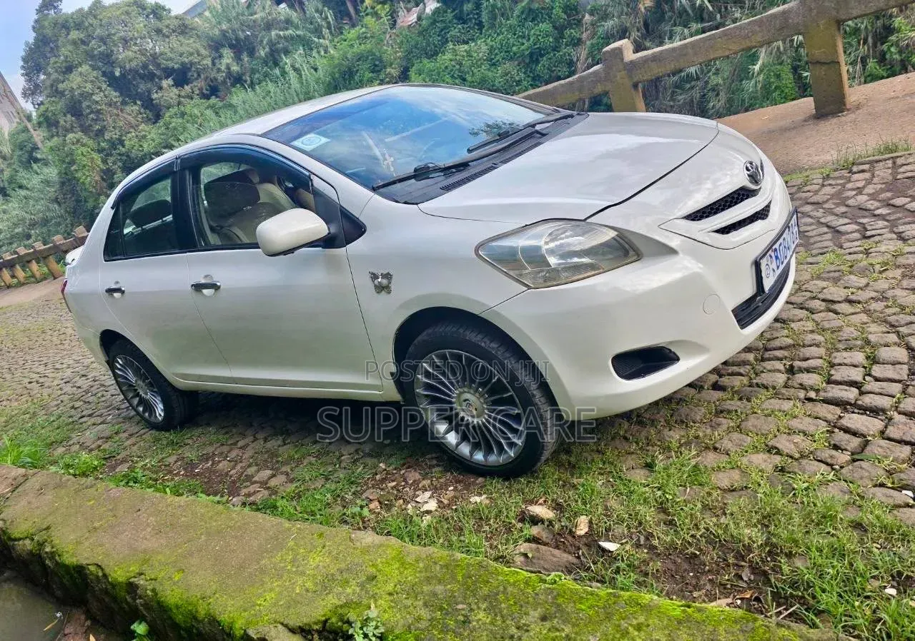 Toyota Yaris 2008 White