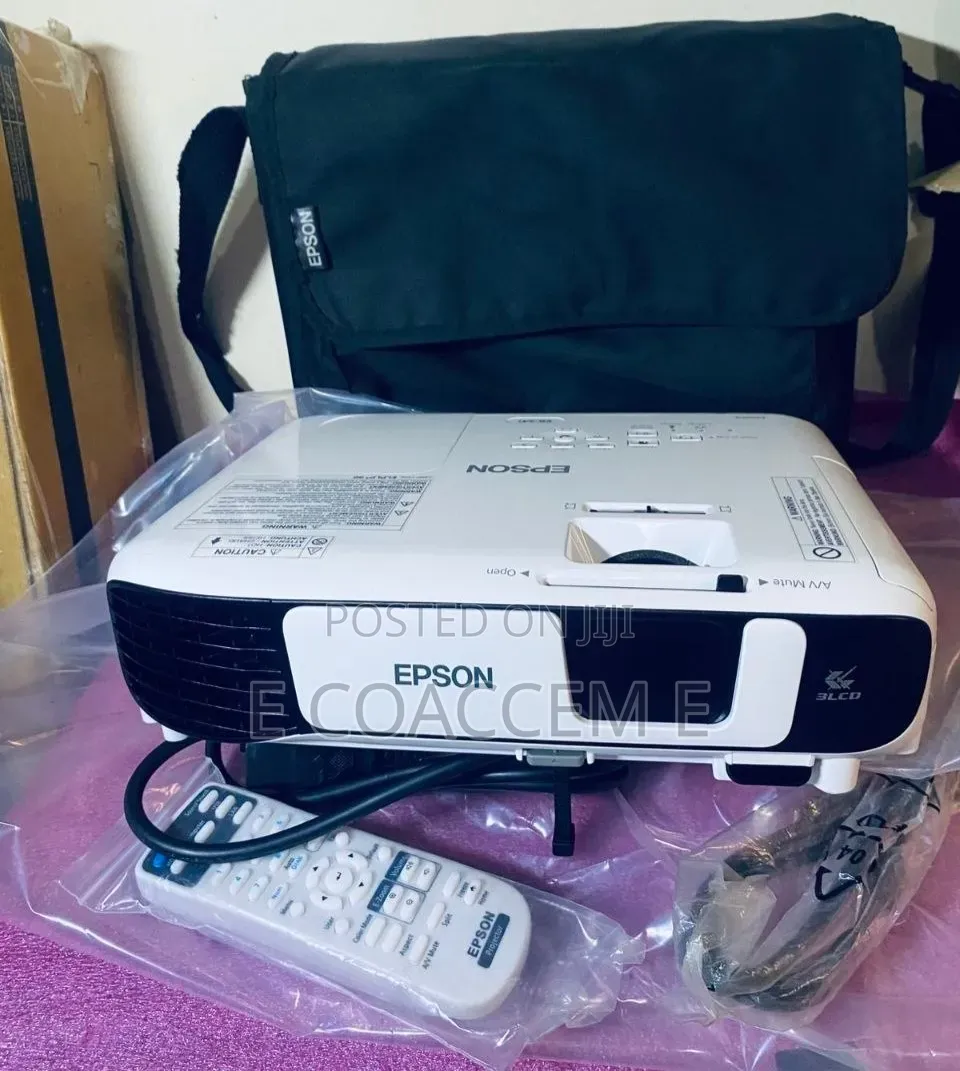 Epson Projector Model Name: EB-S41 Has Bag and Remote