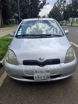 Toyota Vitz 2001 White