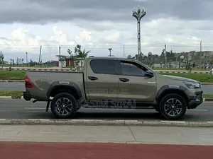 Toyota Hilux 2021 Blue