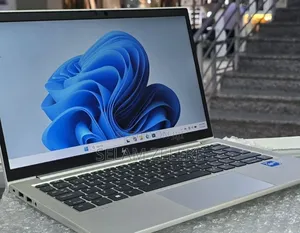 New Laptop HP EliteBook 830 G8 16GB Intel Core i5 SSD 512GB