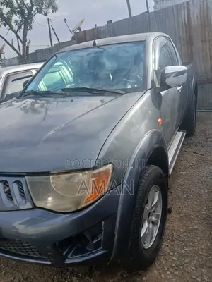 Mitsubishi L200 2010 Gray