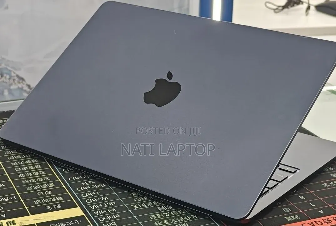 New Laptop Apple MacBook Air 2022 M2 8GB Apple M2 SSD 512GB