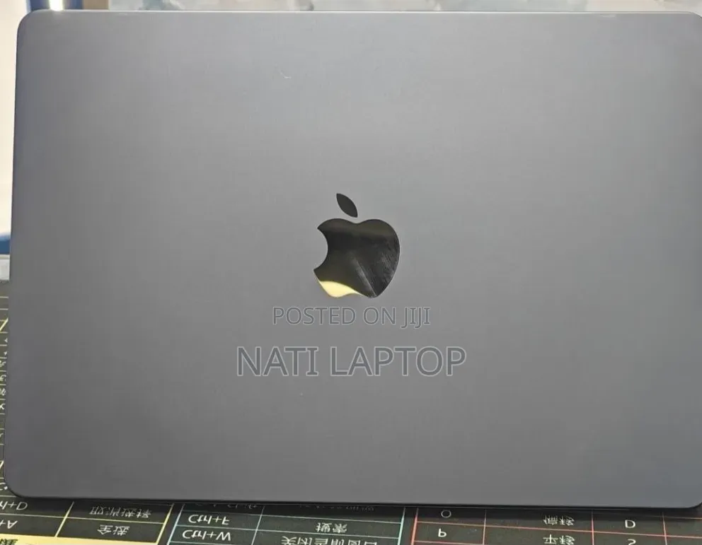 New Laptop Apple MacBook Air 2022 M2 8GB Apple M2 SSD 512GB