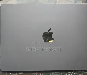 New Laptop Apple MacBook Air 2022 M2 8GB Apple M2 SSD 512GB