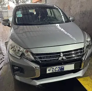 Mitsubishi Attrage 2022 Silver