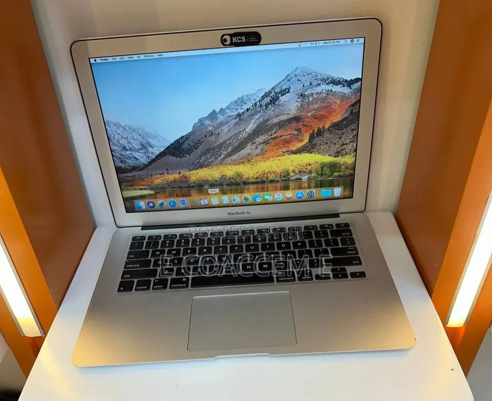 New Laptop Apple MacBook 8GB Intel Core i5 SSD 256GB