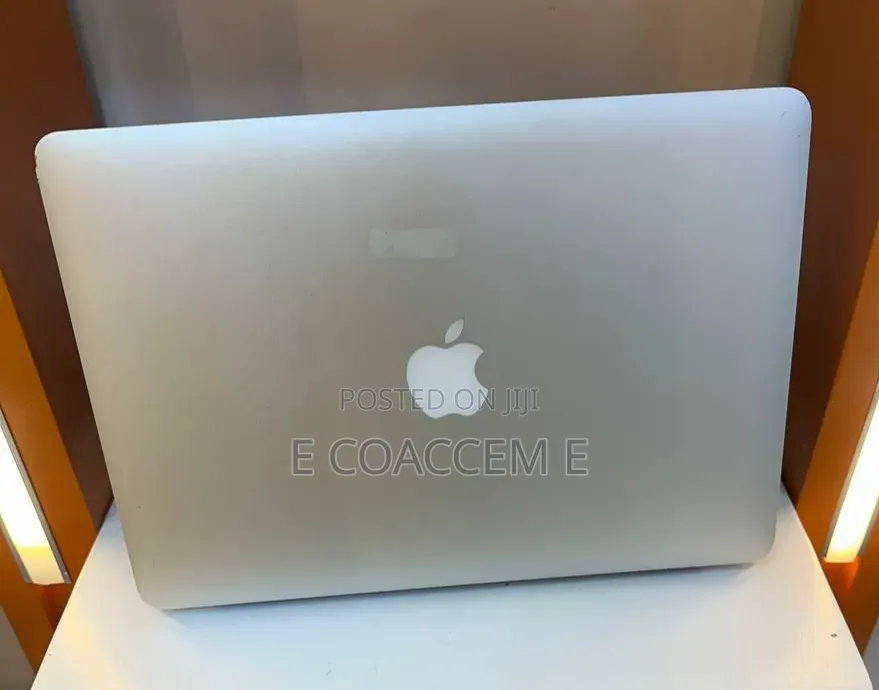 New Laptop Apple MacBook 8GB Intel Core i5 SSD 256GB