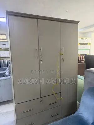 Closet New Adis AA Free Delivery Aaaaaaayggg