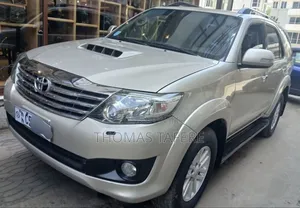 Toyota Fortuner 2011 Beige