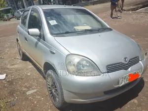 Toyota Vitz 2001 Silver