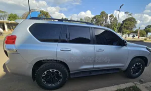 Toyota Land Cruiser 2011