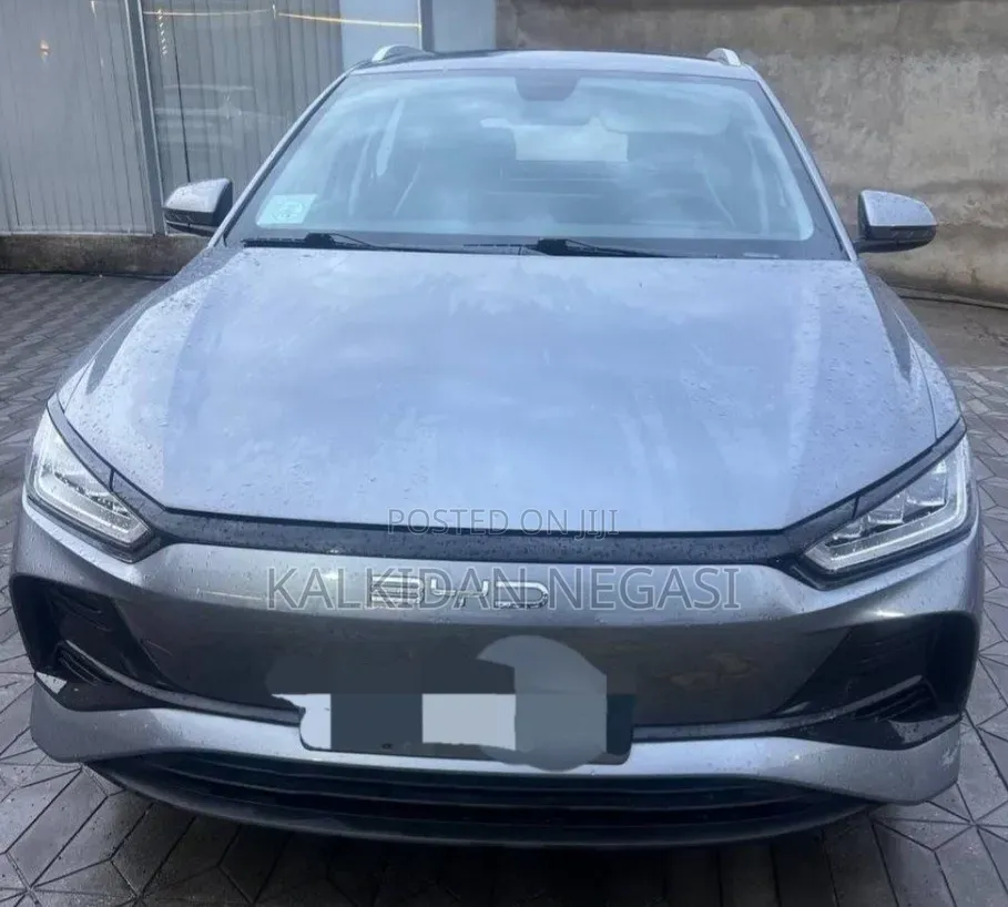 BYD E2 43 kWh 94 hp FWD 2025 Silver