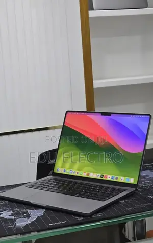 New Laptop Apple MacBook Pro 2023 M3 Pro 8GB Apple M3 Pro SSD 512GB
