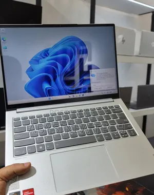 New Laptop Lenovo IdeaPad 720S 16GB AMD Ryzen 7 SSD 512GB