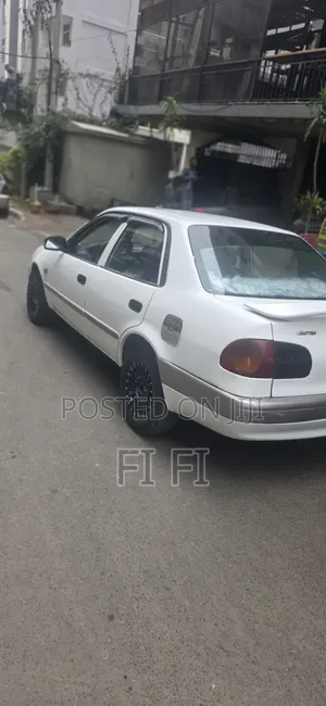 Toyota Corolla 1999 White